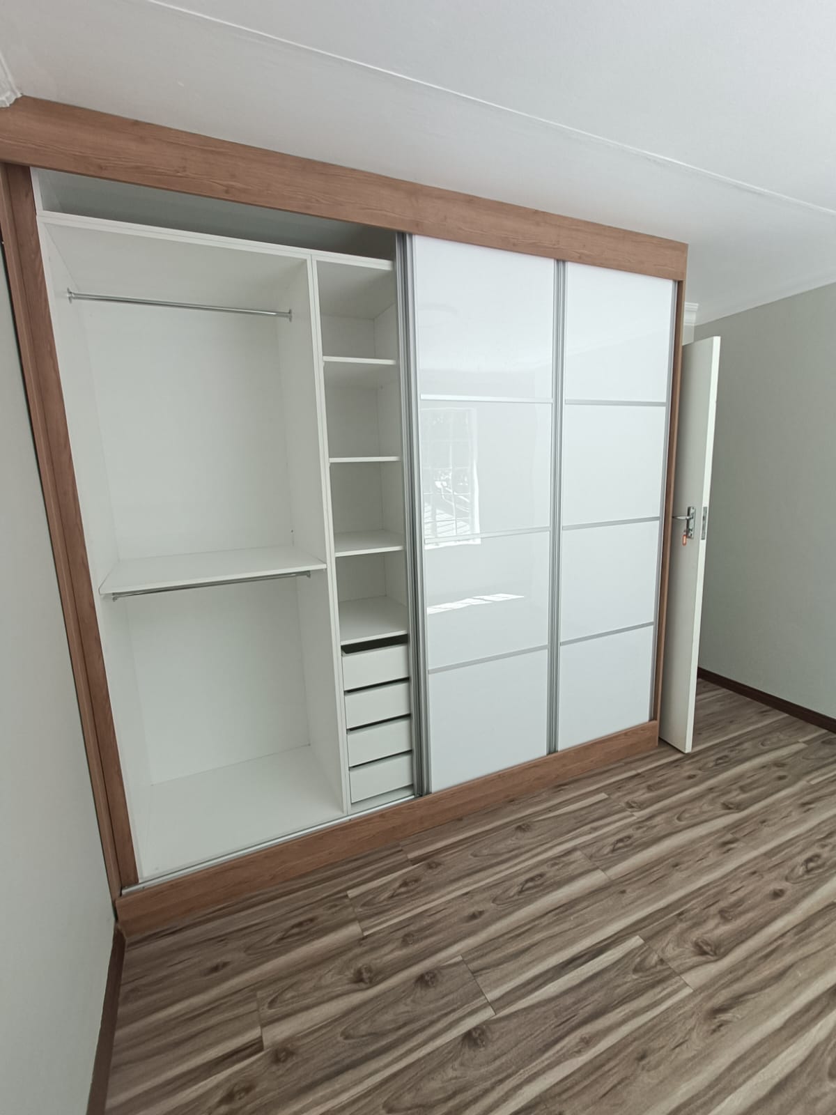 Custom sliding-door built-in wardrobe in Faerie Glen