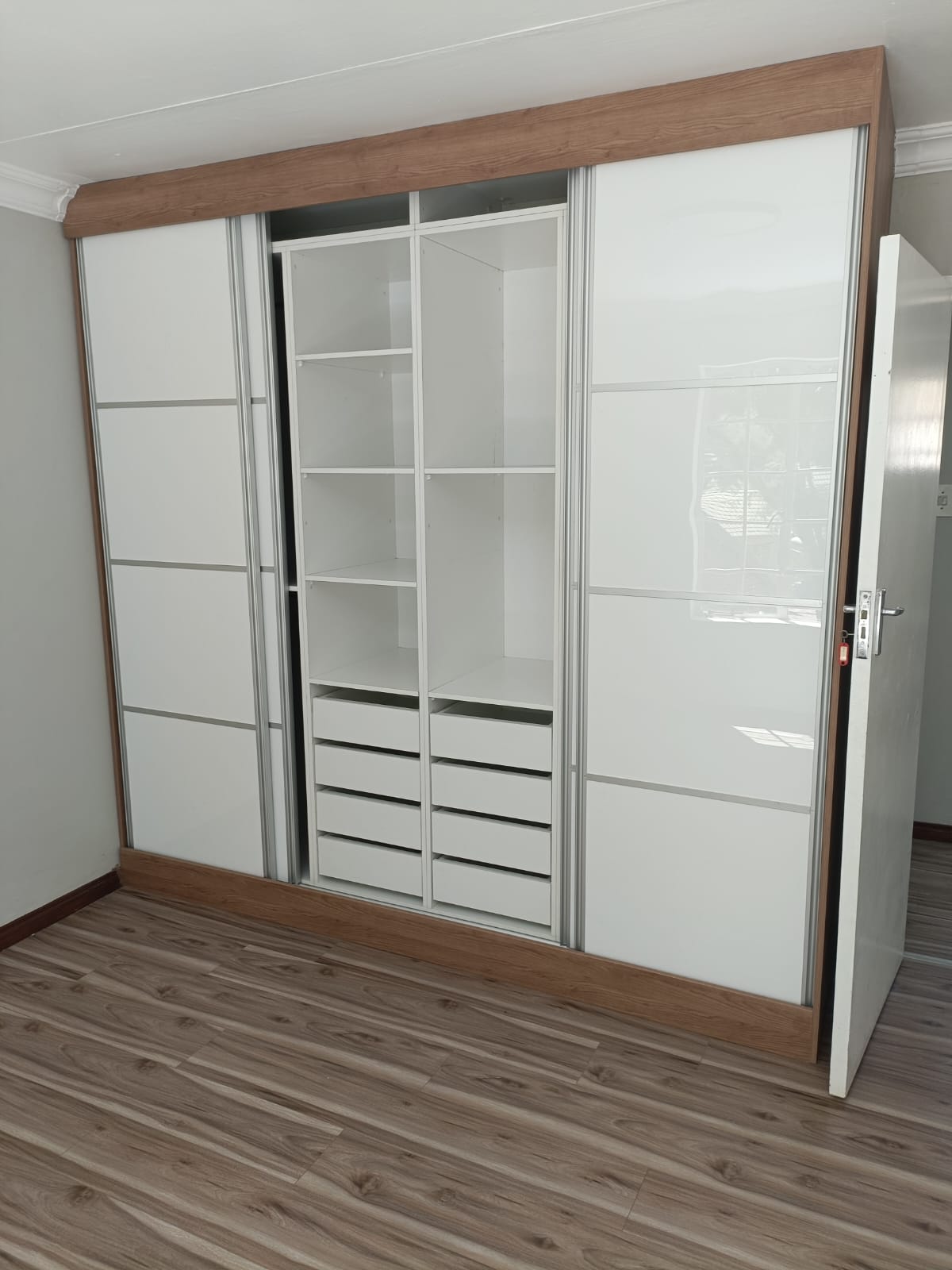 Custom sliding-door built-in wardrobe in Faerie Glen