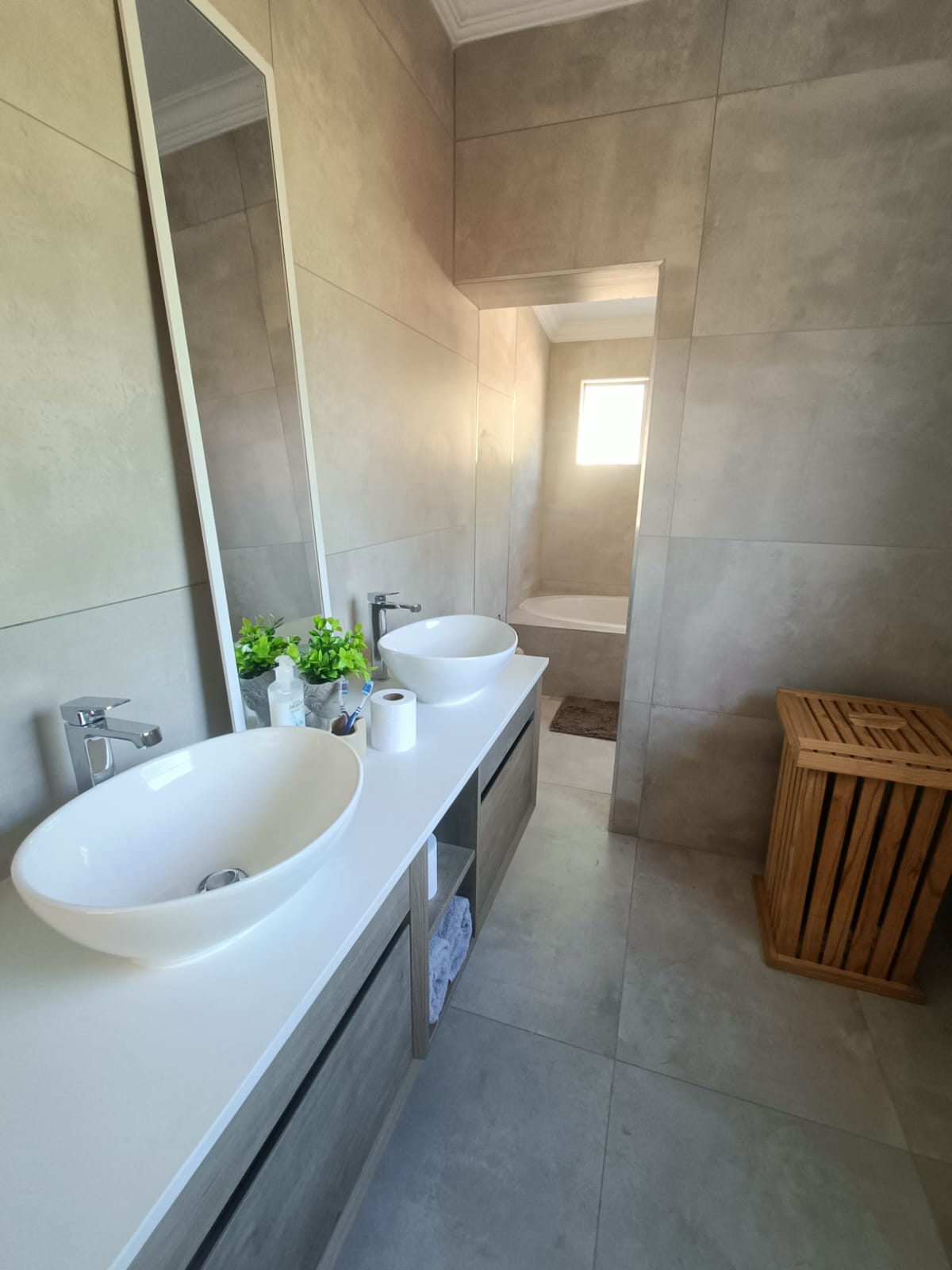 Minimalist neutral bathroom in Hennopspark